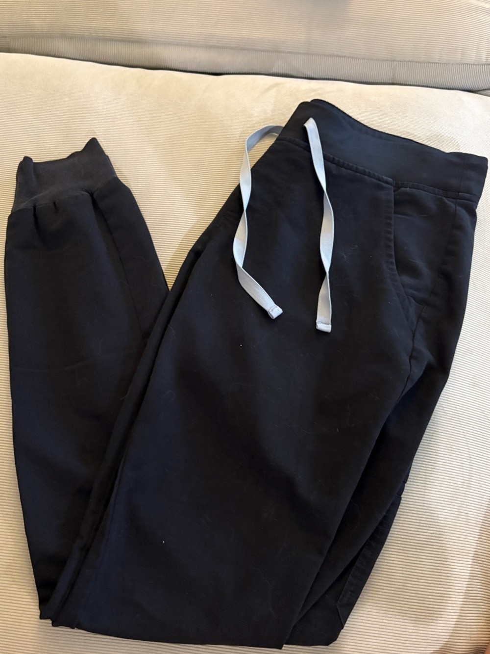 Womenโs black figs scrub bottoms